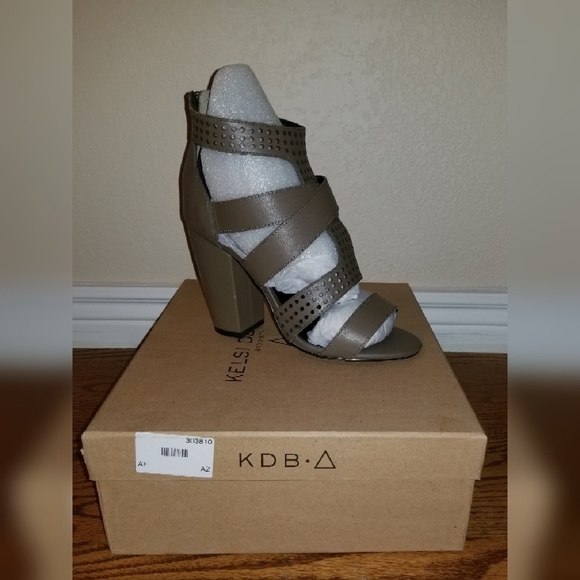 Ladies leather heels - Picture 2 of 2